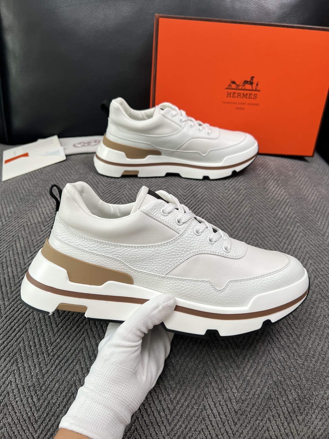 Hermes  高品质  顶级工艺品  爱马仕 专柜同步发售原厂配置，意大利进口原版牛皮面料，高品质拼接工艺，全进口水染