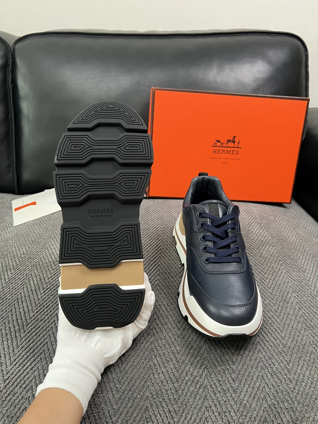 Hermes  高品质  顶级工艺品  爱马仕 专柜同步发售原厂配置，意大利进口原版牛皮面料，高品质拼接工艺，全进口水染