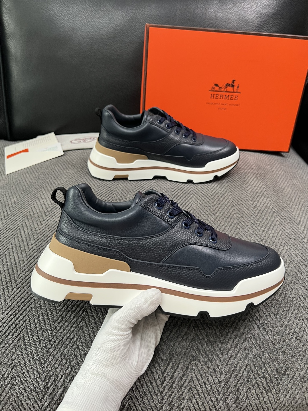 Hermes  高品质  顶级工艺品  爱马仕 专柜同步发售原厂配置，意大利进口原版牛皮面料，高品质拼接工艺，全进口水染