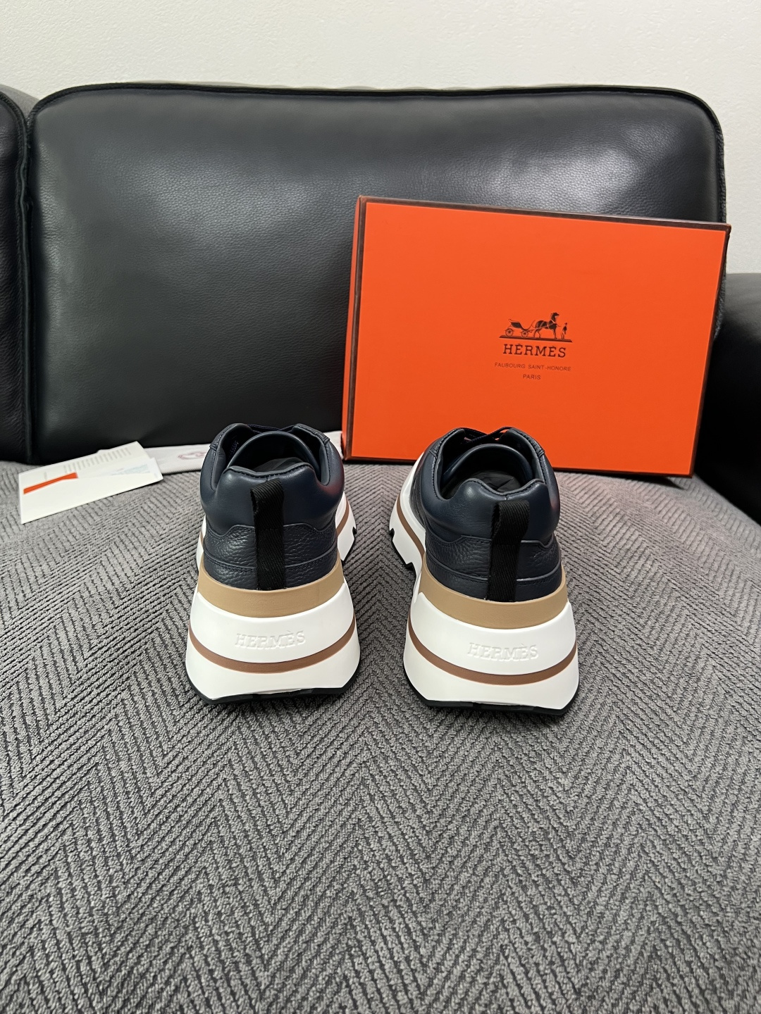 Hermes  高品质  顶级工艺品  爱马仕 专柜同步发售原厂配置，意大利进口原版牛皮面料，高品质拼接工艺，全进口水染