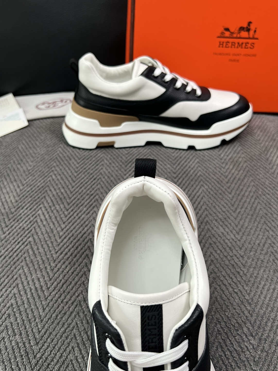 Hermes  高品质  顶级工艺品  爱马仕 专柜同步发售原厂配置，意大利进口原版牛皮面料，高品质拼接工艺，全进口水染