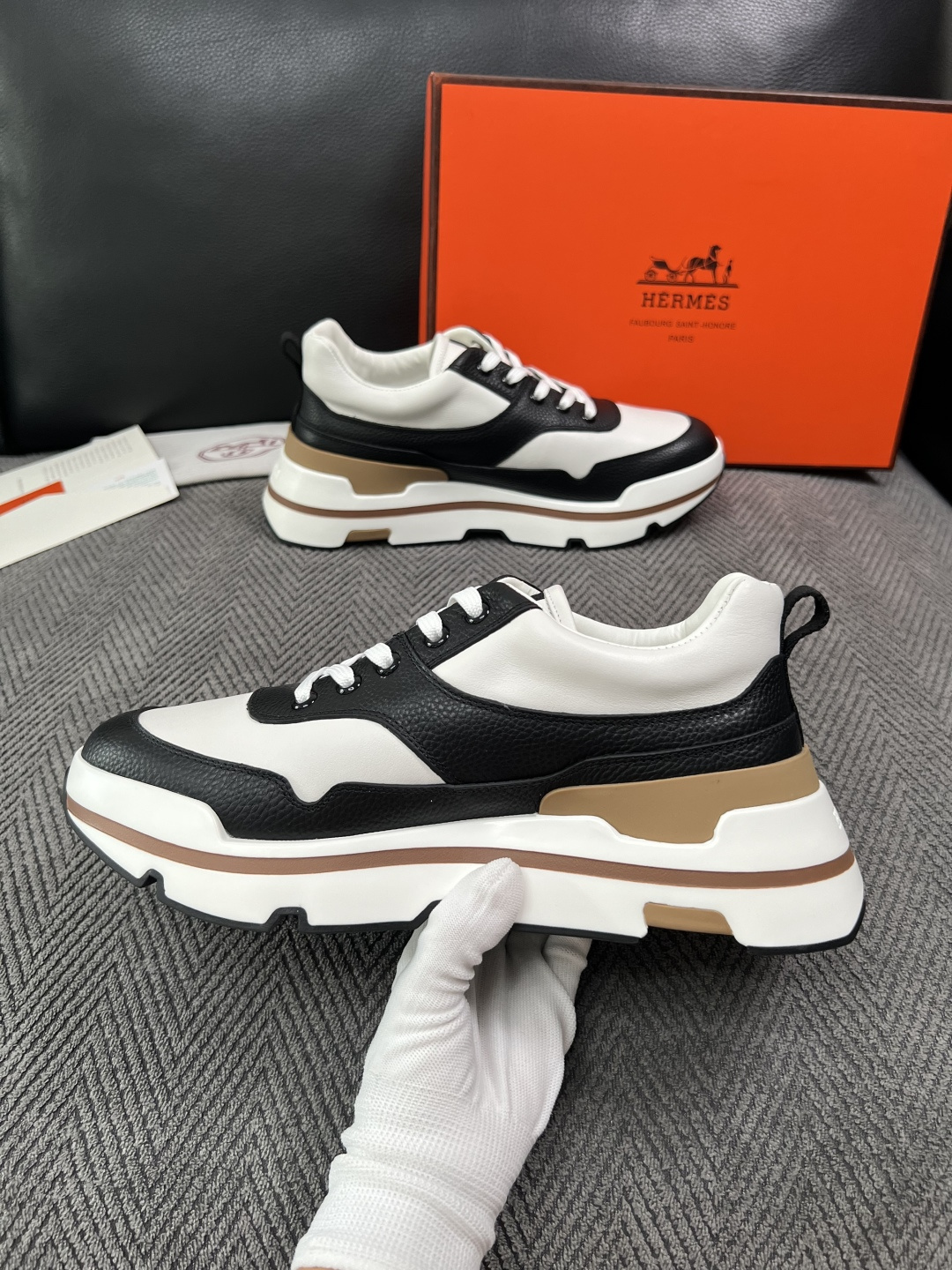 Hermes  高品质  顶级工艺品  爱马仕 专柜同步发售原厂配置，意大利进口原版牛皮面料，高品质拼接工艺，全进口水染