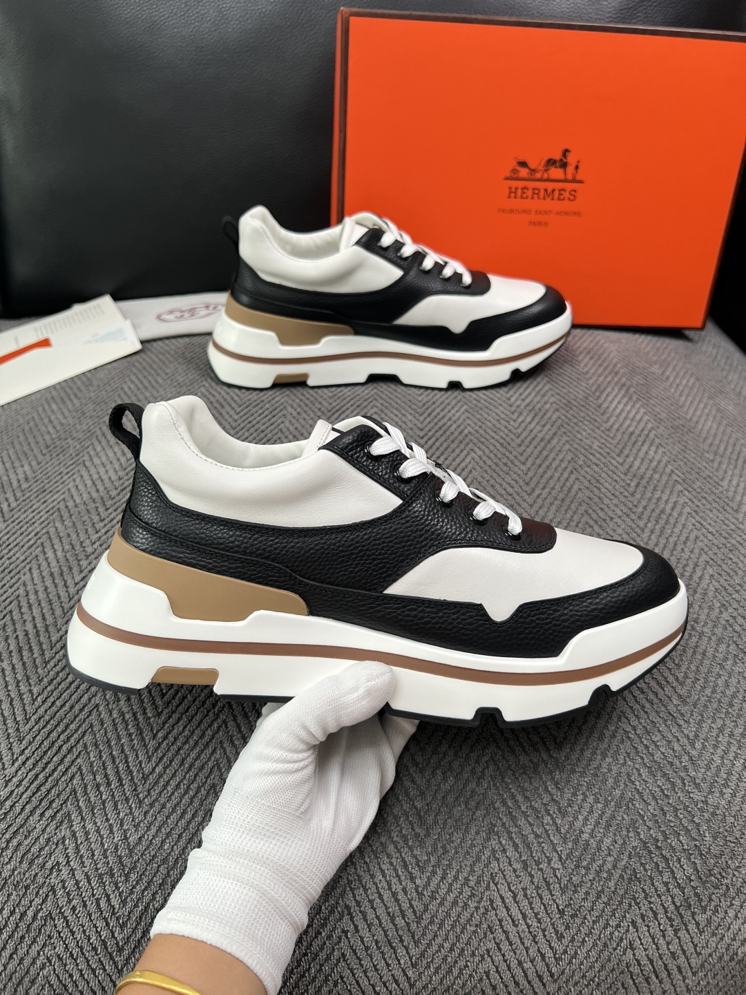 Hermes  高品质  顶级工艺品  爱马仕 专柜同步发售原厂配置，意大利进口原版牛皮面料，高品质拼接工艺，全进口水染