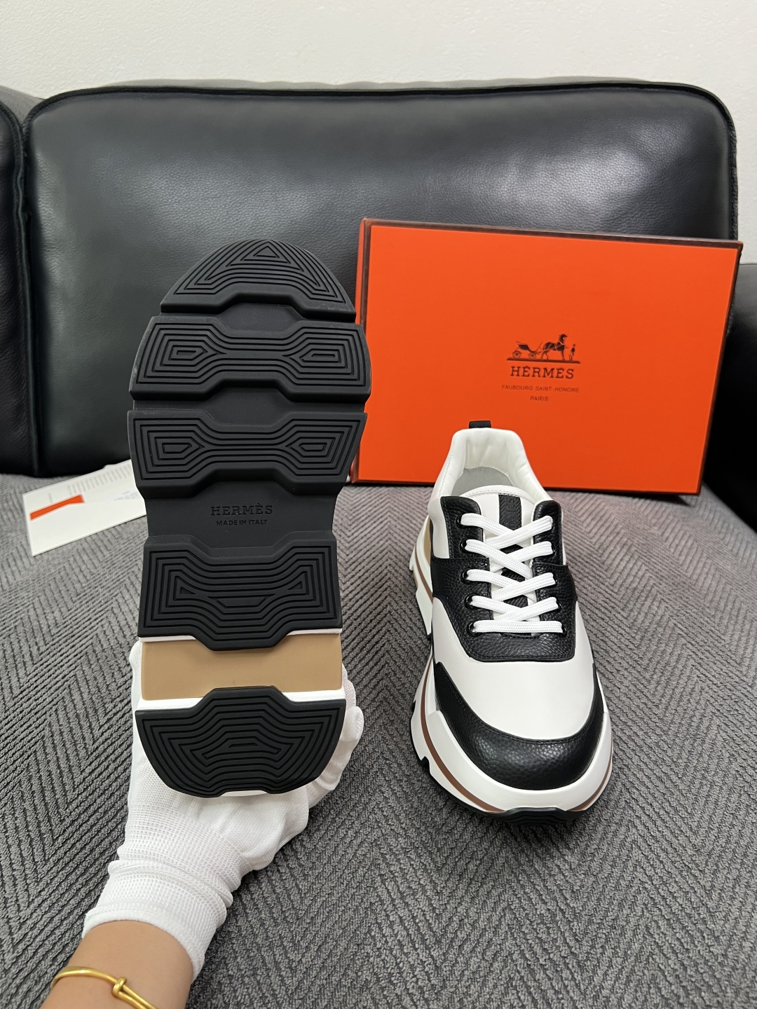 Hermes  高品质  顶级工艺品  爱马仕 专柜同步发售原厂配置，意大利进口原版牛皮面料，高品质拼接工艺，全进口水染