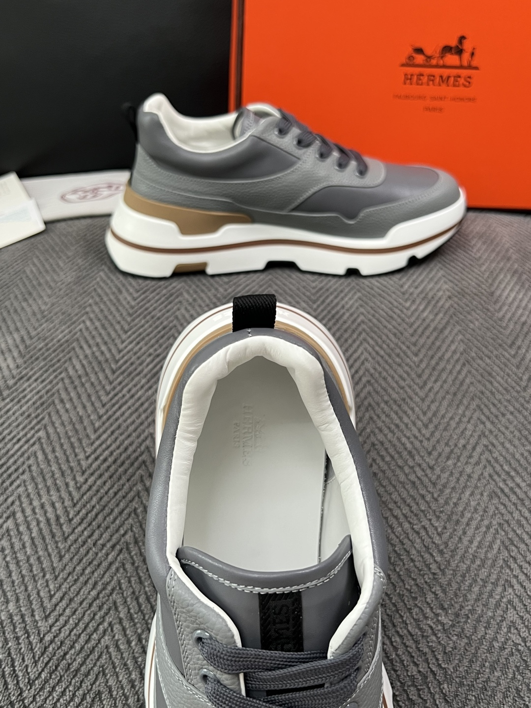 Hermes  高品质  顶级工艺品  爱马仕 专柜同步发售原厂配置，意大利进口原版牛皮面料，高品质拼接工艺，全进口水染
