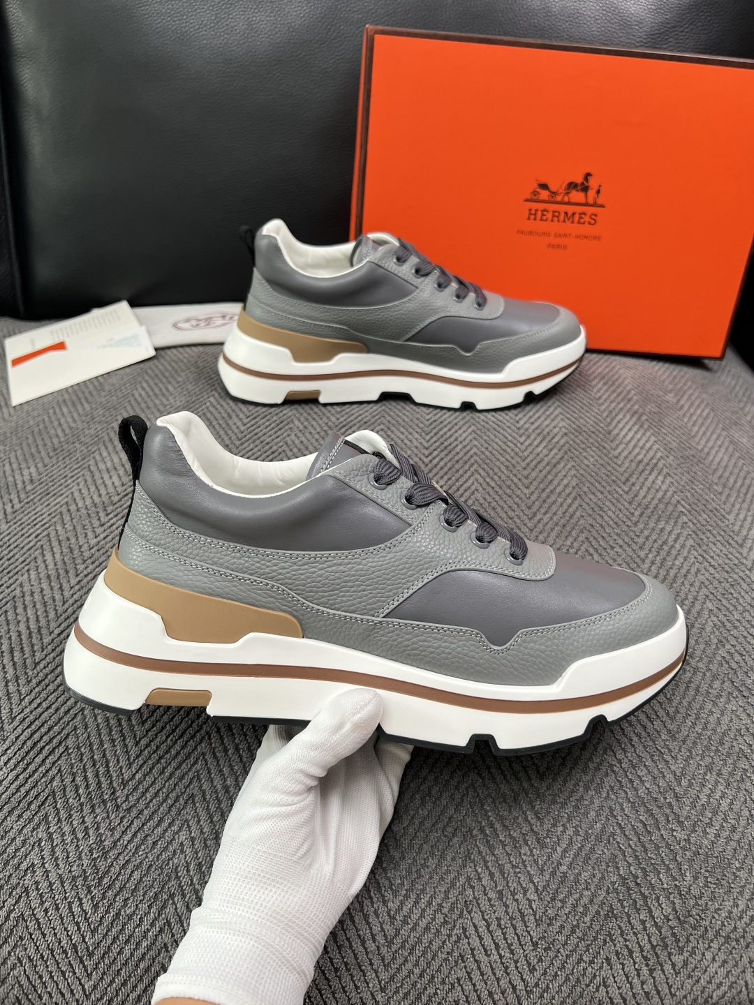 Hermes  高品质  顶级工艺品  爱马仕 专柜同步发售原厂配置，意大利进口原版牛皮面料，高品质拼接工艺，全进口水染