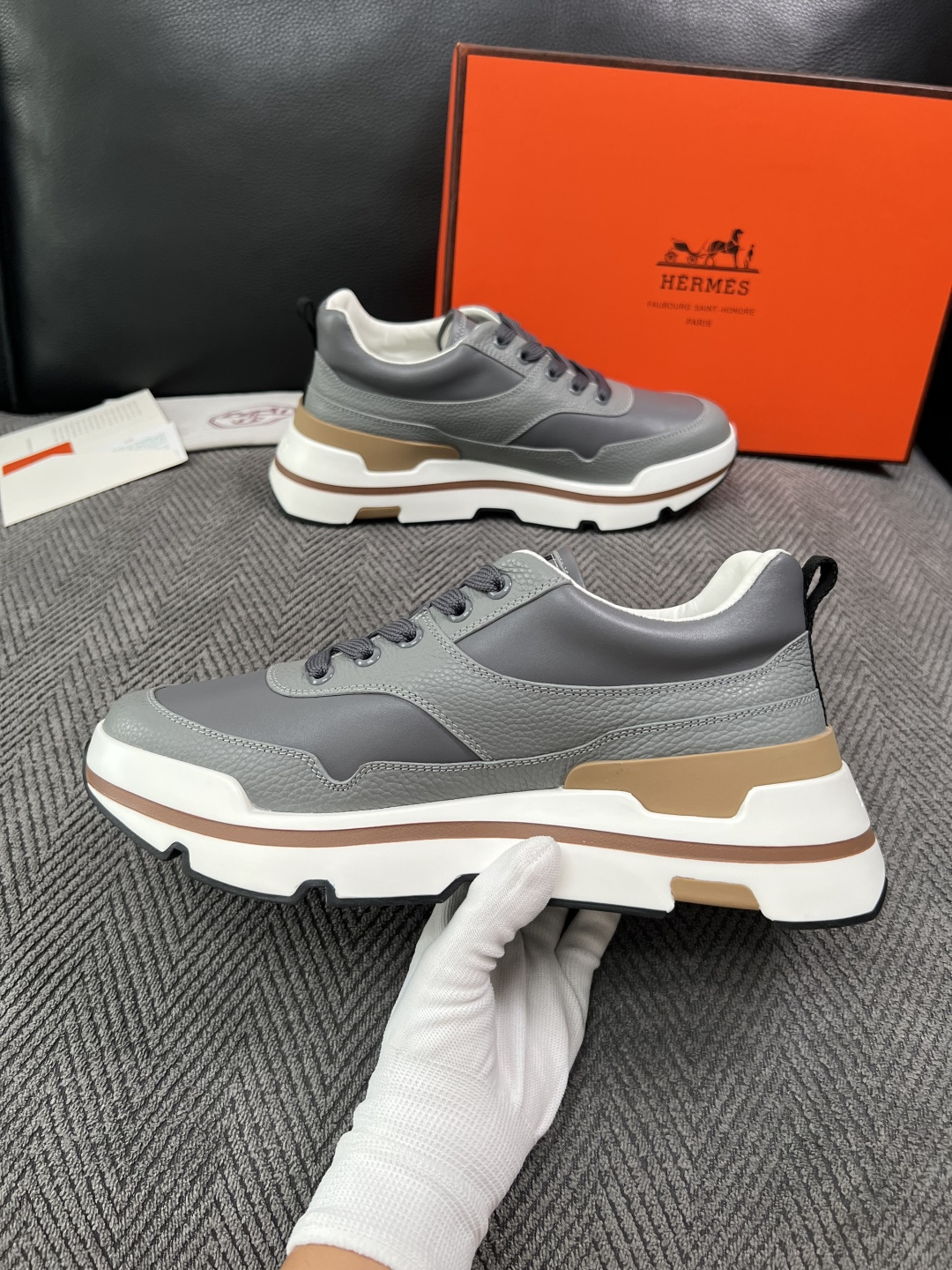 Hermes  高品质  顶级工艺品  爱马仕 专柜同步发售原厂配置，意大利进口原版牛皮面料，高品质拼接工艺，全进口水染