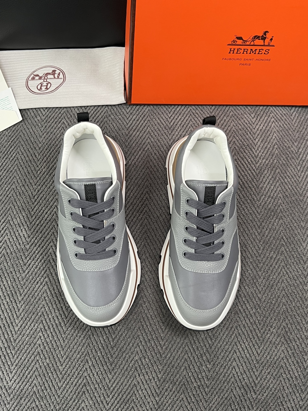 Hermes  高品质  顶级工艺品  爱马仕 专柜同步发售原厂配置，意大利进口原版牛皮面料，高品质拼接工艺，全进口水染