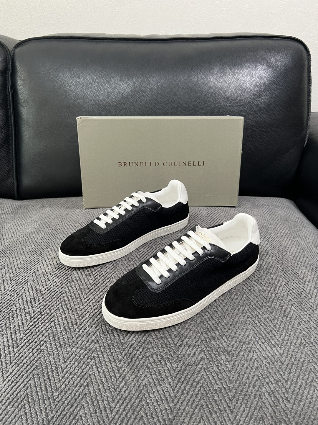 Brunello Cucinelli  高品质 顶级工艺品  BC  专柜同步原厂配置，意大利进口牛皮面料牛内里垫，高品