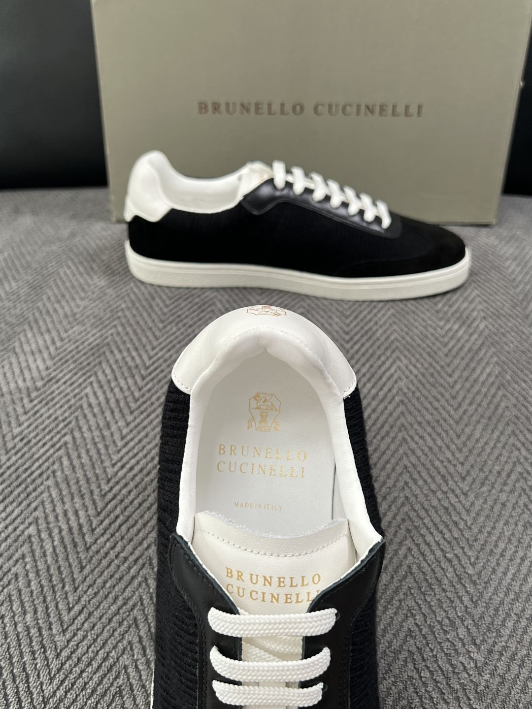 Brunello Cucinelli  高品质 顶级工艺品  BC  专柜同步原厂配置，意大利进口牛皮面料牛内里垫，高品