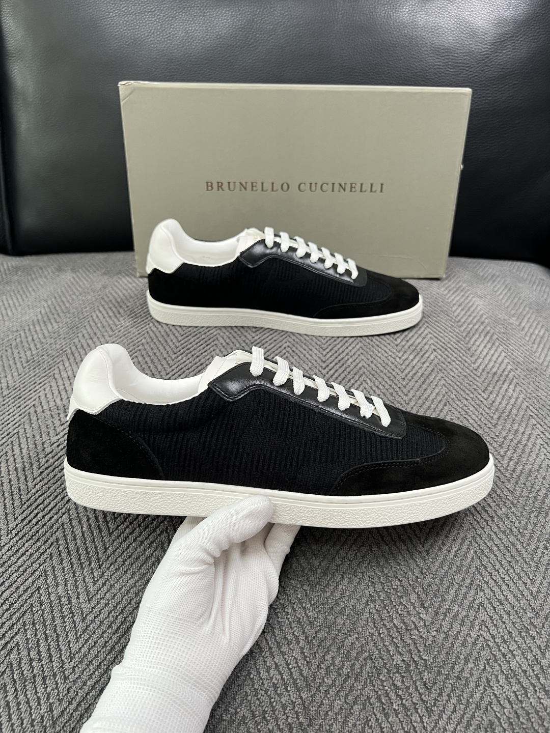 Brunello Cucinelli  高品质 顶级工艺品  BC  专柜同步原厂配置，意大利进口牛皮面料牛内里垫，高品