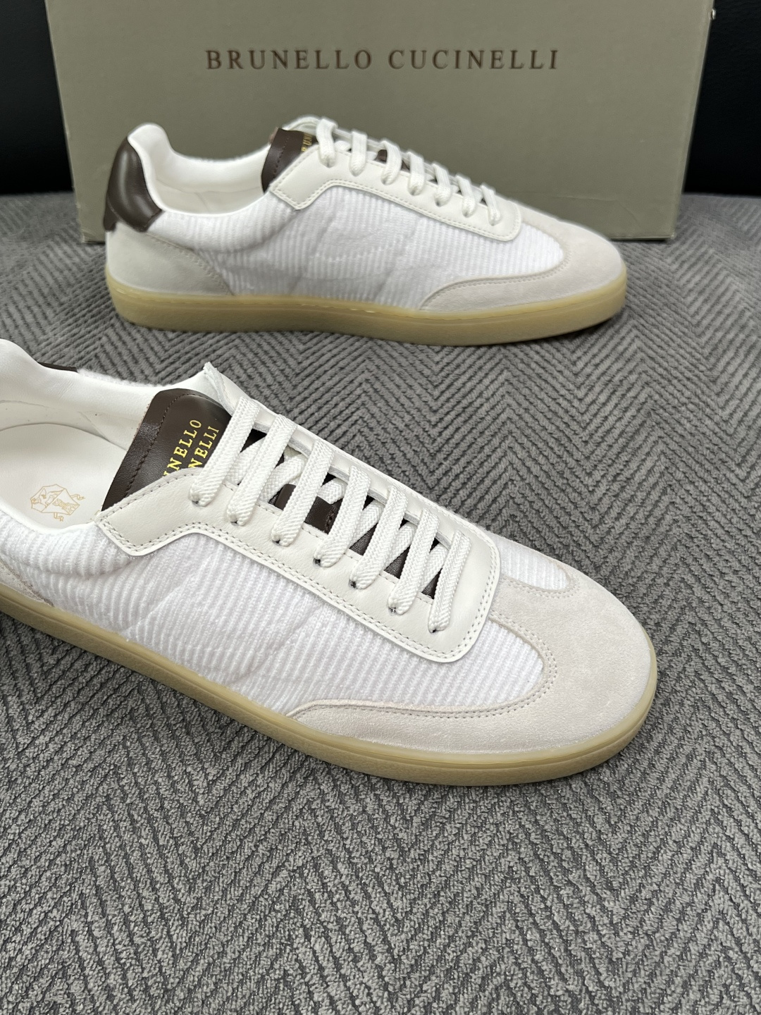 Brunello Cucinelli  高品质 顶级工艺品  BC  专柜同步原厂配置，意大利进口牛皮面料牛内里垫，高品