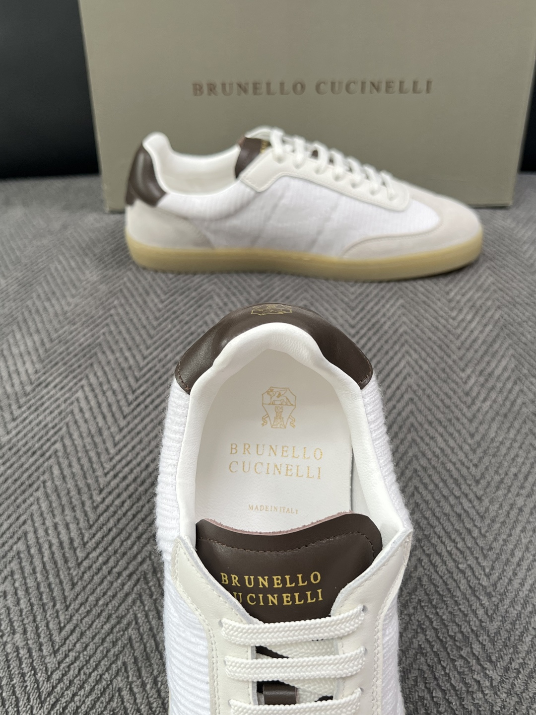 Brunello Cucinelli  高品质 顶级工艺品  BC  专柜同步原厂配置，意大利进口牛皮面料牛内里垫，高品