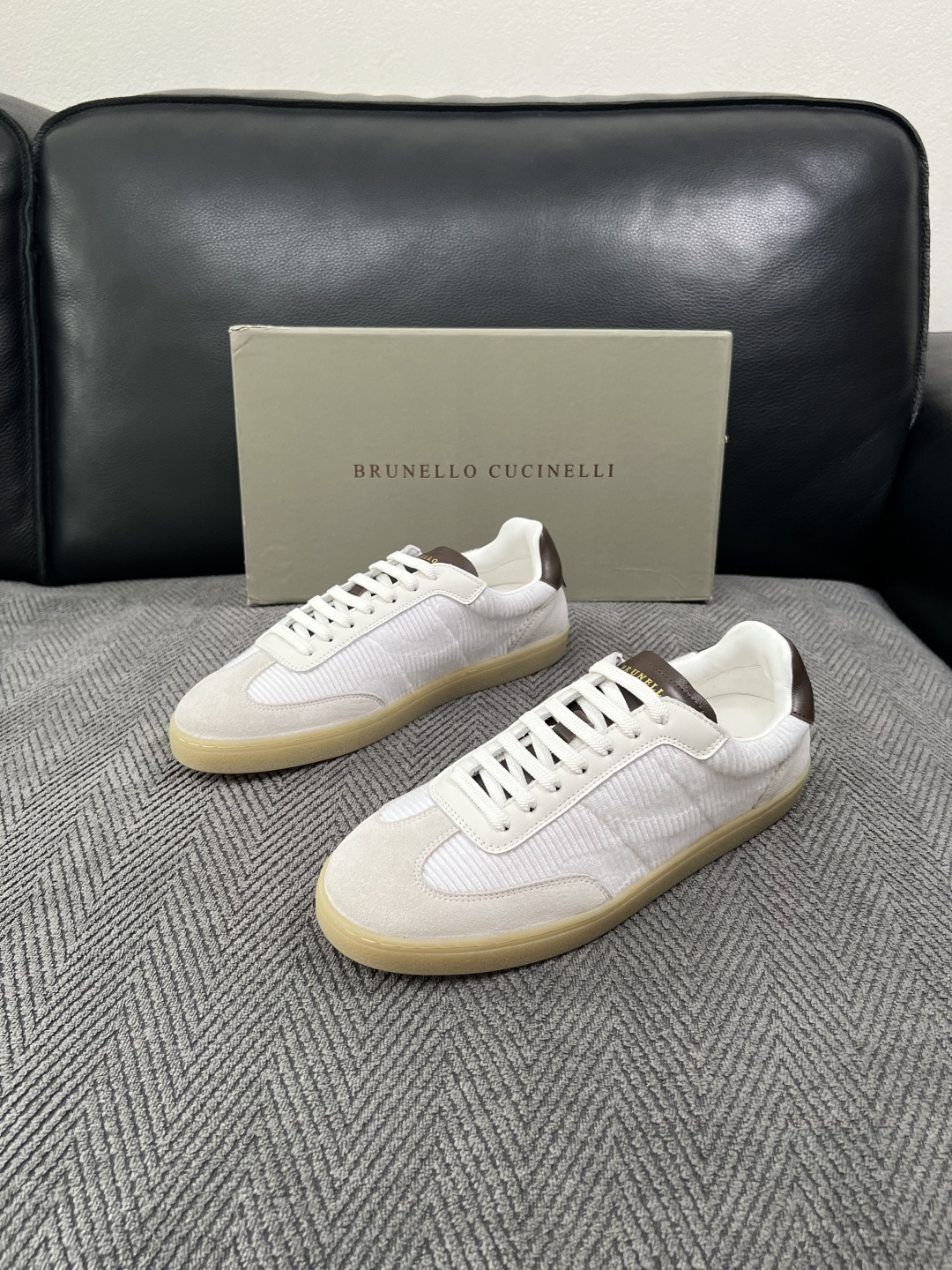 Brunello Cucinelli  高品质 顶级工艺品  BC  专柜同步原厂配置，意大利进口牛皮面料牛内里垫，高品