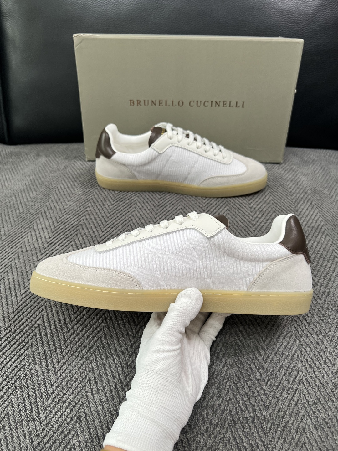 Brunello Cucinelli  高品质 顶级工艺品  BC  专柜同步原厂配置，意大利进口牛皮面料牛内里垫，高品