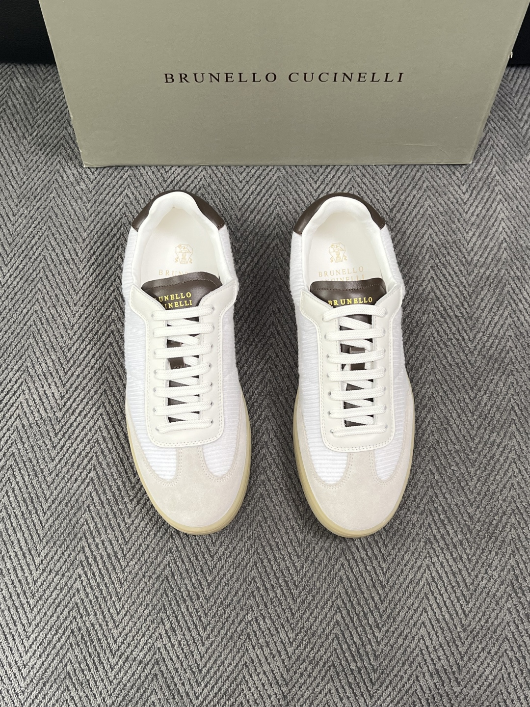 Brunello Cucinelli  高品质 顶级工艺品  BC  专柜同步原厂配置，意大利进口牛皮面料牛内里垫，高品