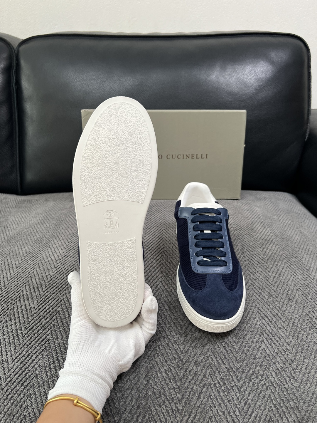 Brunello Cucinelli  高品质 顶级工艺品  BC  专柜同步原厂配置，意大利进口牛皮面料牛内里垫，高品