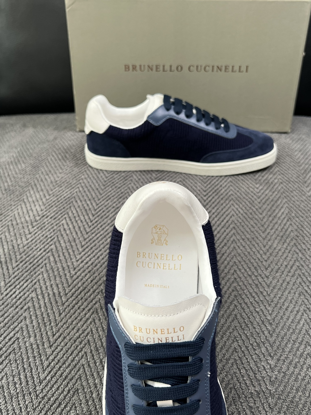 Brunello Cucinelli  高品质 顶级工艺品  BC  专柜同步原厂配置，意大利进口牛皮面料牛内里垫，高品