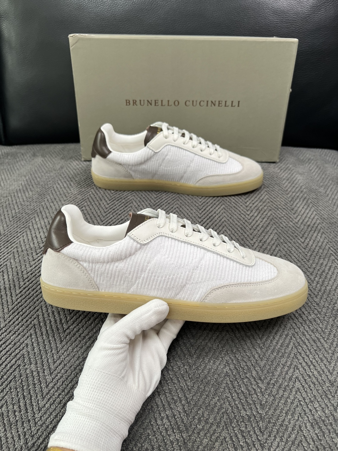 Brunello Cucinelli  高品质 顶级工艺品  BC  专柜同步原厂配置，意大利进口牛皮面料牛内里垫，高品