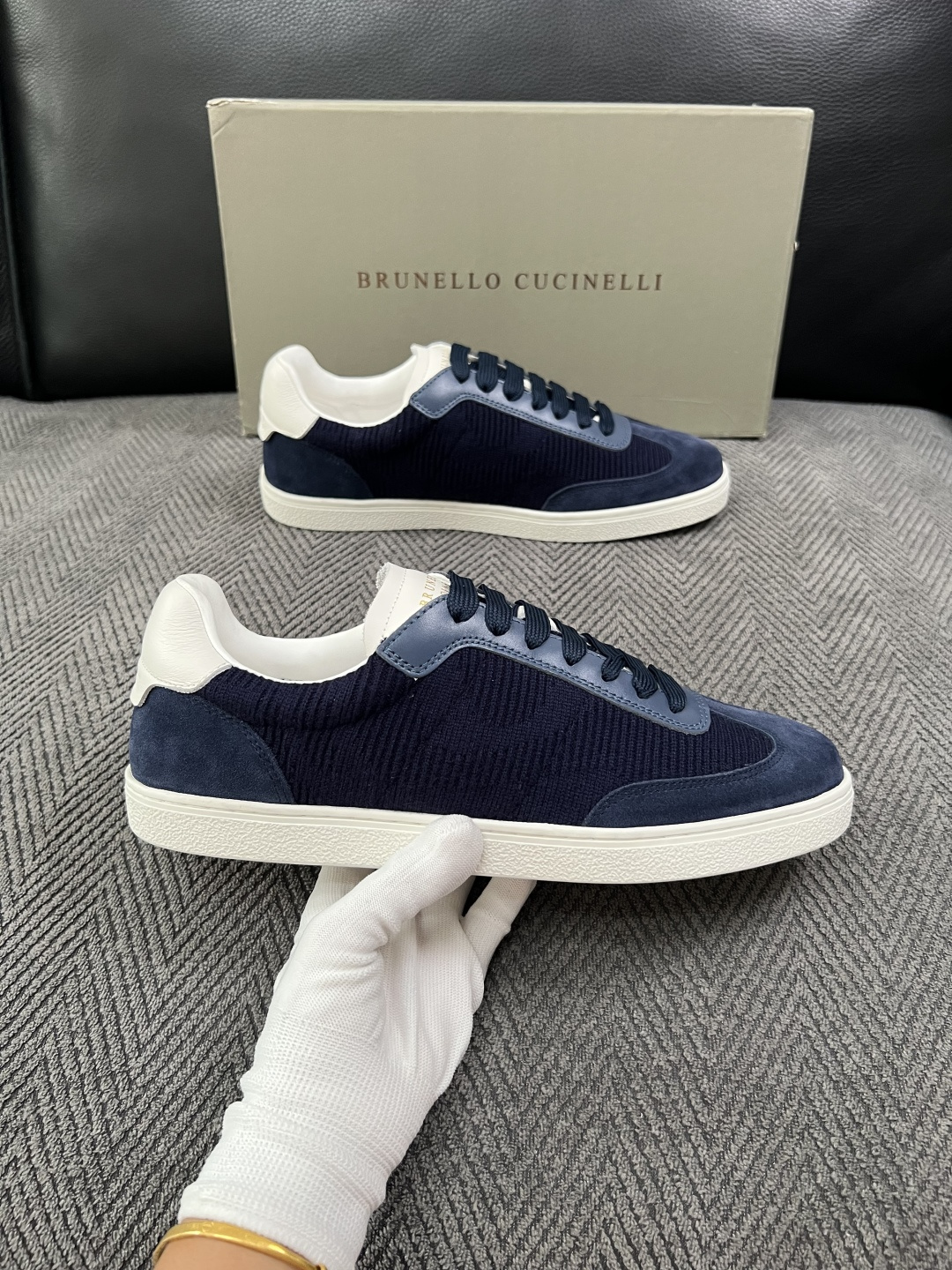 Brunello Cucinelli  高品质 顶级工艺品  BC  专柜同步原厂配置，意大利进口牛皮面料牛内里垫，高品
