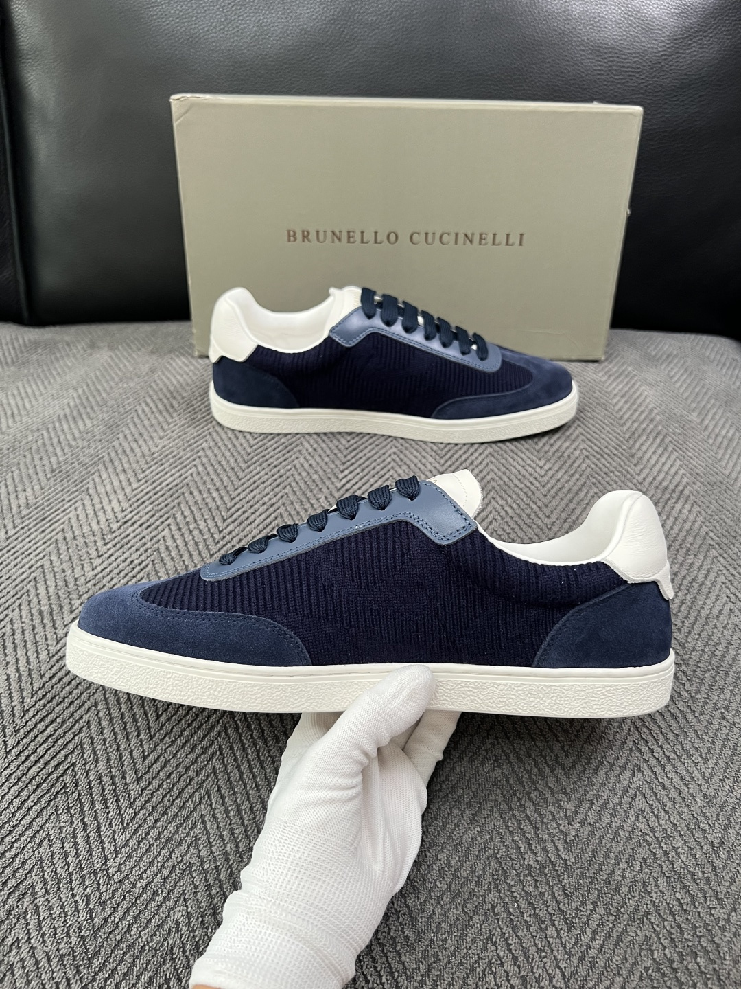 Brunello Cucinelli  高品质 顶级工艺品  BC  专柜同步原厂配置，意大利进口牛皮面料牛内里垫，高品