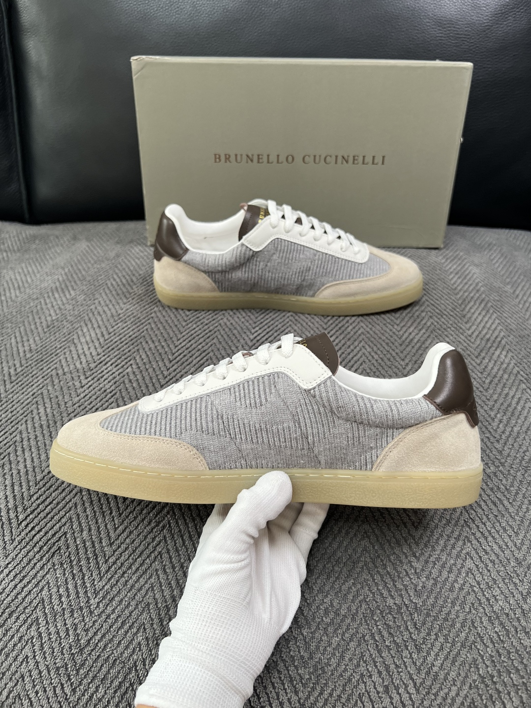 Brunello Cucinelli  高品质 顶级工艺品  BC  专柜同步原厂配置，意大利进口牛皮面料牛内里垫，高品