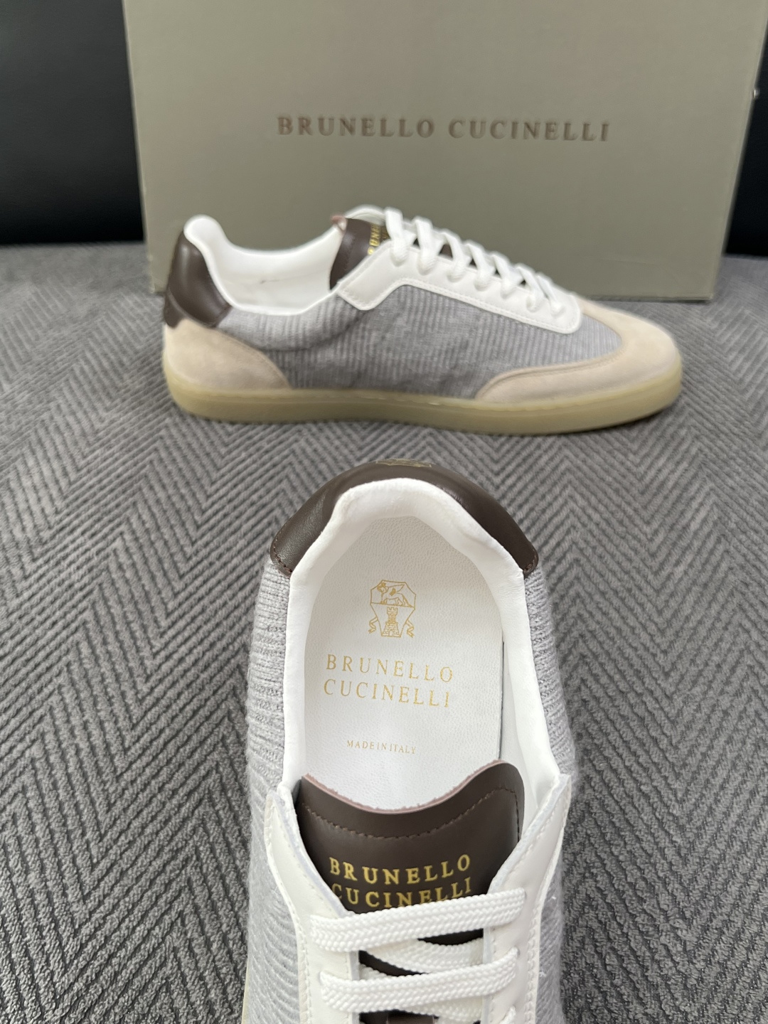 Brunello Cucinelli  高品质 顶级工艺品  BC  专柜同步原厂配置，意大利进口牛皮面料牛内里垫，高品