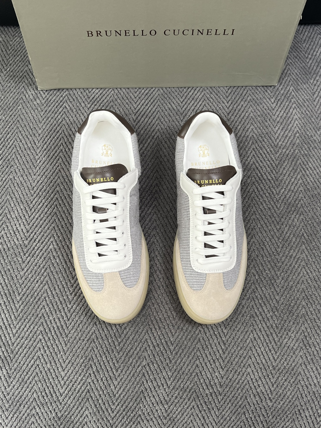 Brunello Cucinelli  高品质 顶级工艺品  BC  专柜同步原厂配置，意大利进口牛皮面料牛内里垫，高品