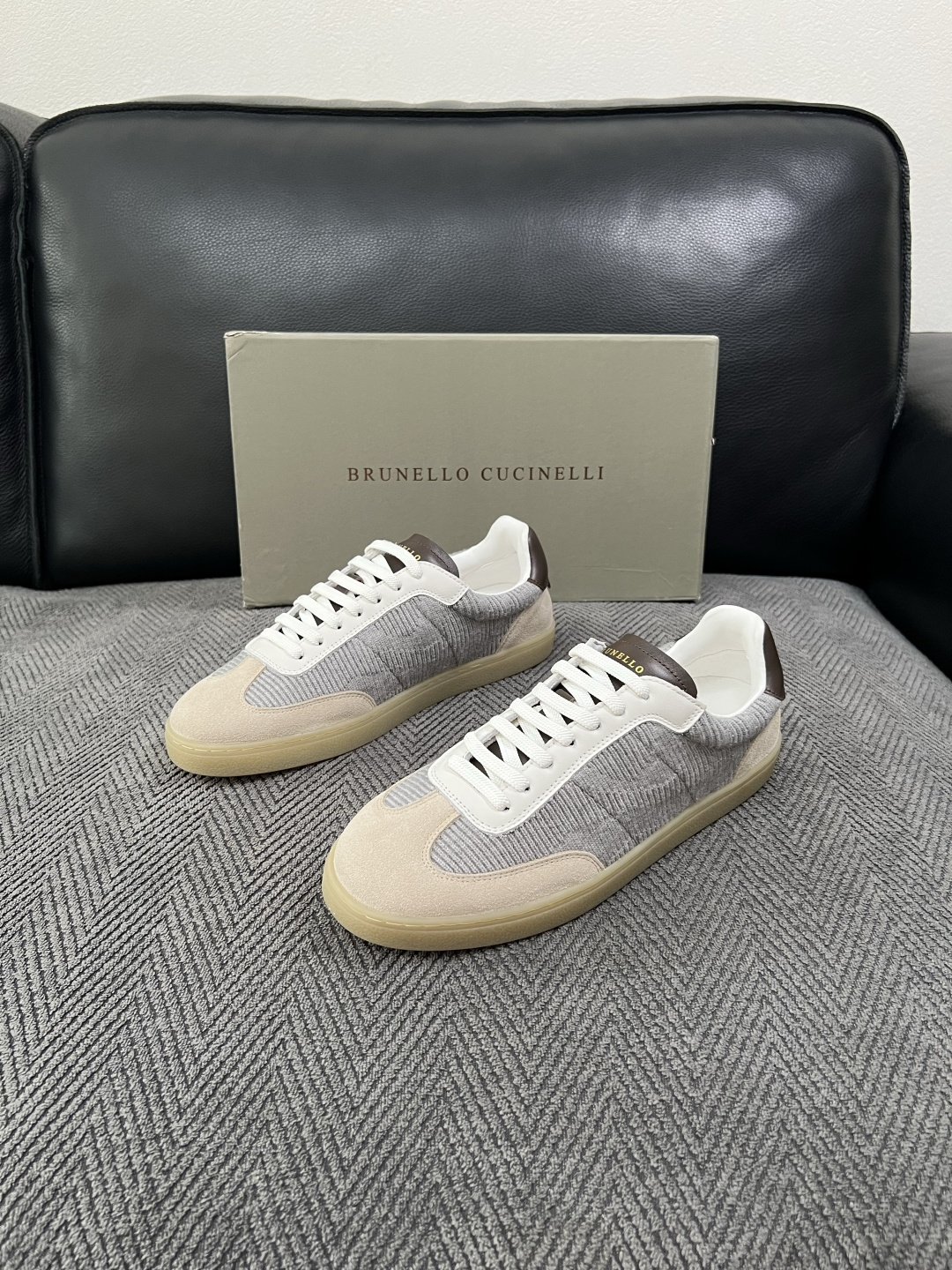 Brunello Cucinelli  高品质 顶级工艺品  BC  专柜同步原厂配置，意大利进口牛皮面料牛内里垫，高品