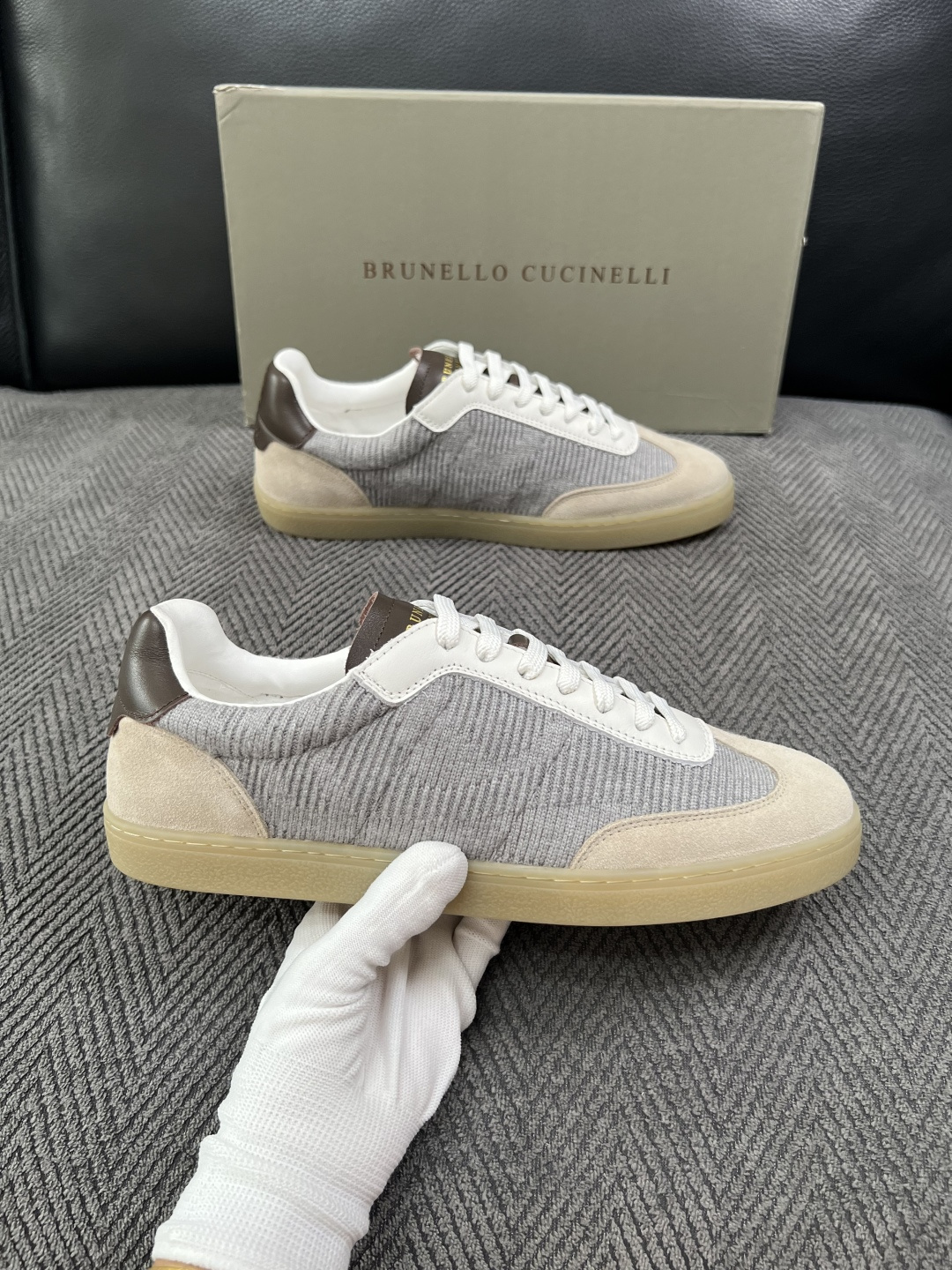 Brunello Cucinelli  高品质 顶级工艺品  BC  专柜同步原厂配置，意大利进口牛皮面料牛内里垫，高品