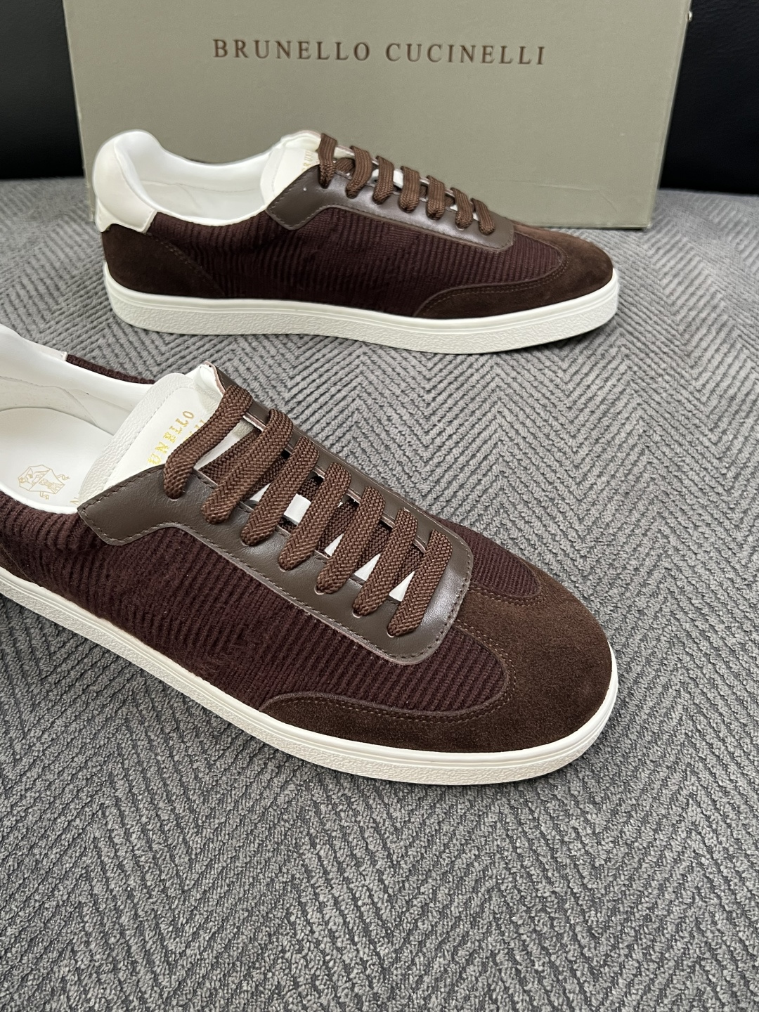 Brunello Cucinelli  高品质 顶级工艺品  BC  专柜同步原厂配置，意大利进口牛皮面料牛内里垫，高品