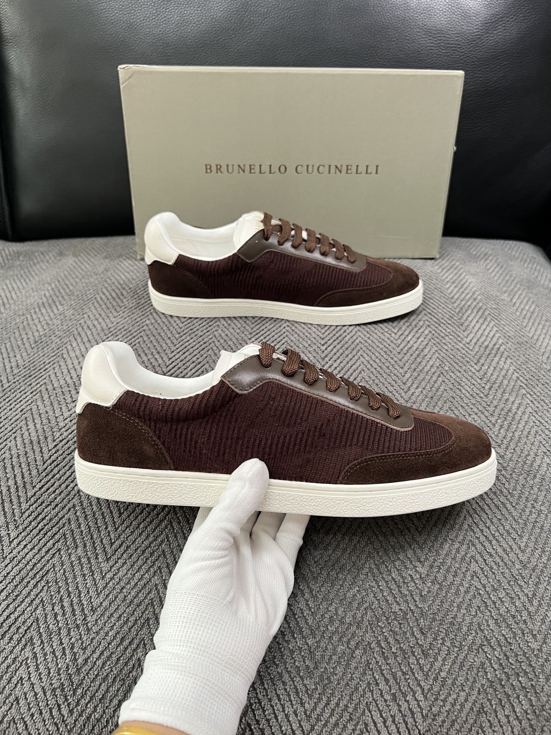 Brunello Cucinelli  高品质 顶级工艺品  BC  专柜同步原厂配置，意大利进口牛皮面料牛内里垫，高品