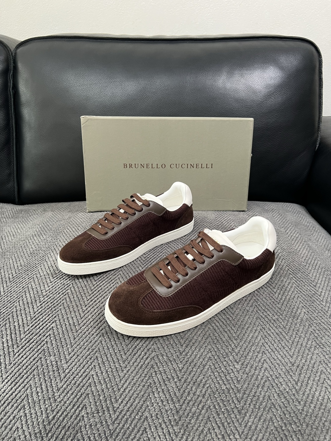Brunello Cucinelli  高品质 顶级工艺品  BC  专柜同步原厂配置，意大利进口牛皮面料牛内里垫，高品