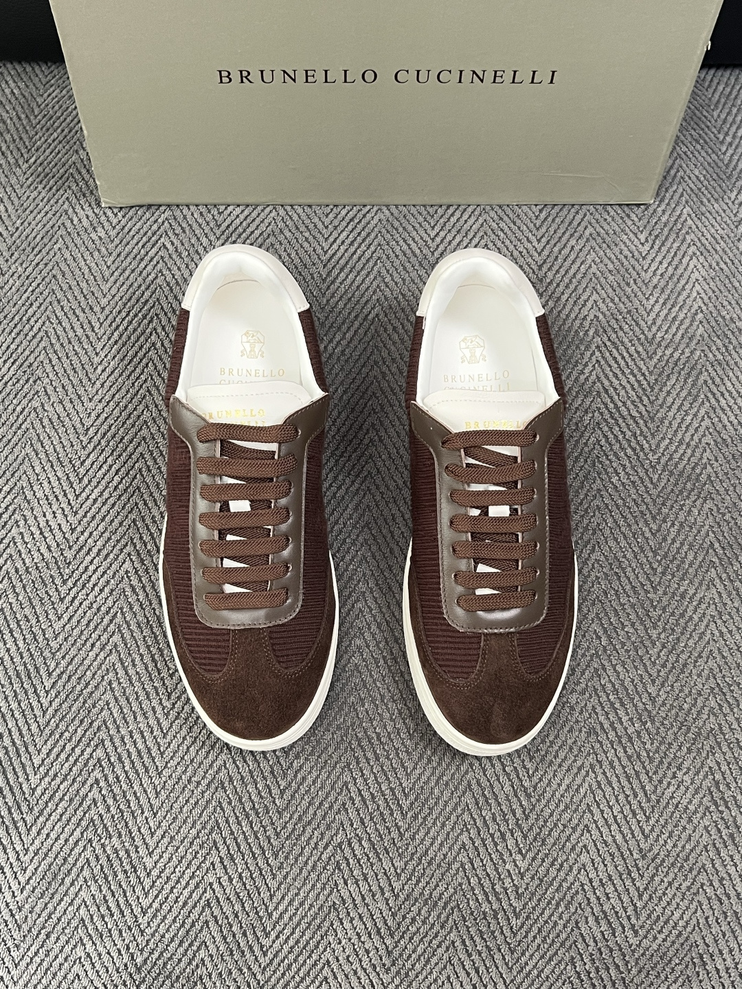 Brunello Cucinelli  高品质 顶级工艺品  BC  专柜同步原厂配置，意大利进口牛皮面料牛内里垫，高品