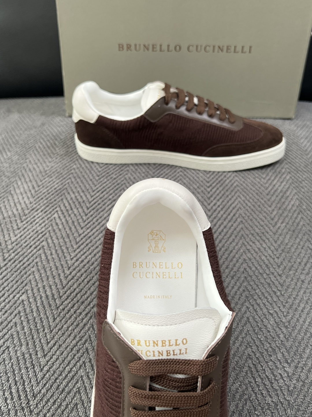 Brunello Cucinelli  高品质 顶级工艺品  BC  专柜同步原厂配置，意大利进口牛皮面料牛内里垫，高品