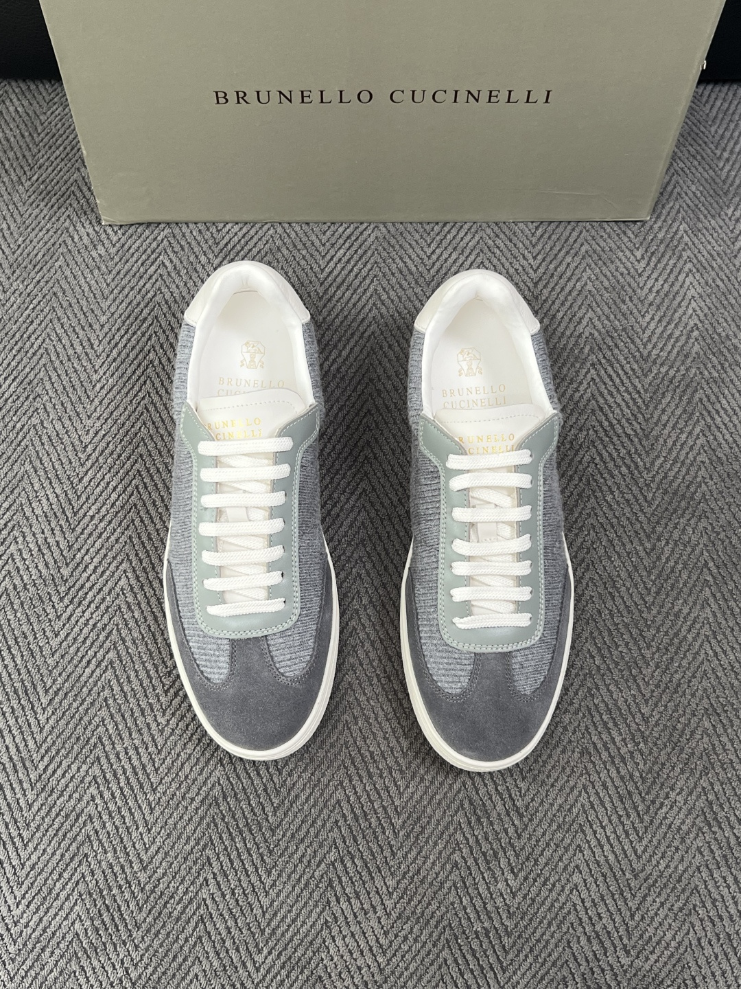 Brunello Cucinelli  高品质 顶级工艺品  BC  专柜同步原厂配置，意大利进口牛皮面料牛内里垫，高品