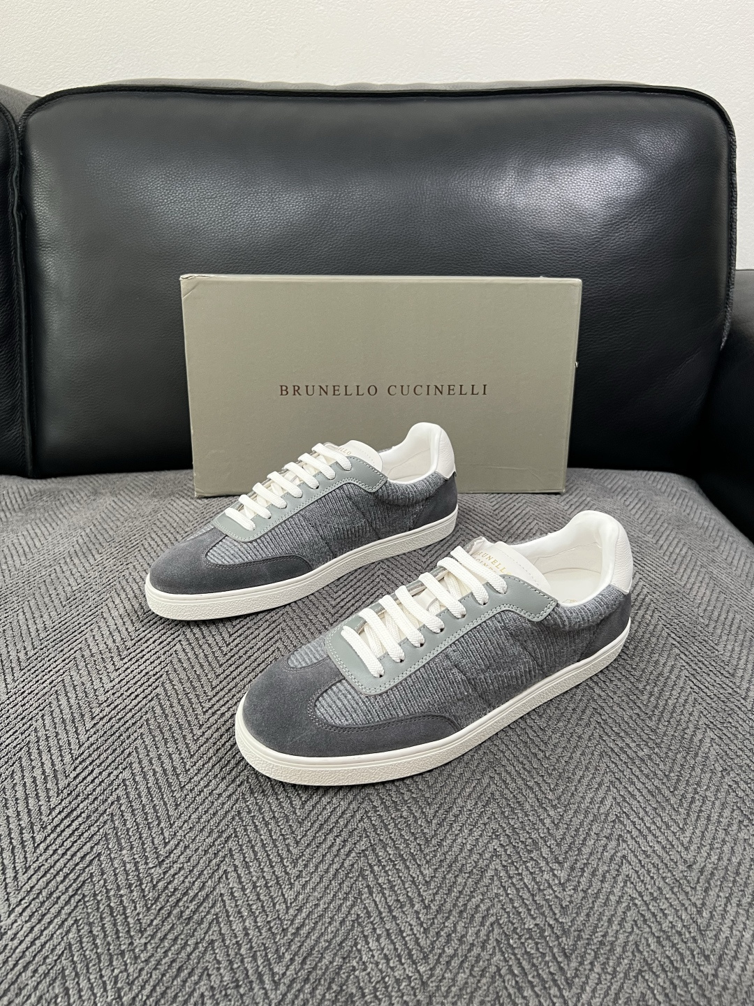 Brunello Cucinelli  高品质 顶级工艺品  BC  专柜同步原厂配置，意大利进口牛皮面料牛内里垫，高品