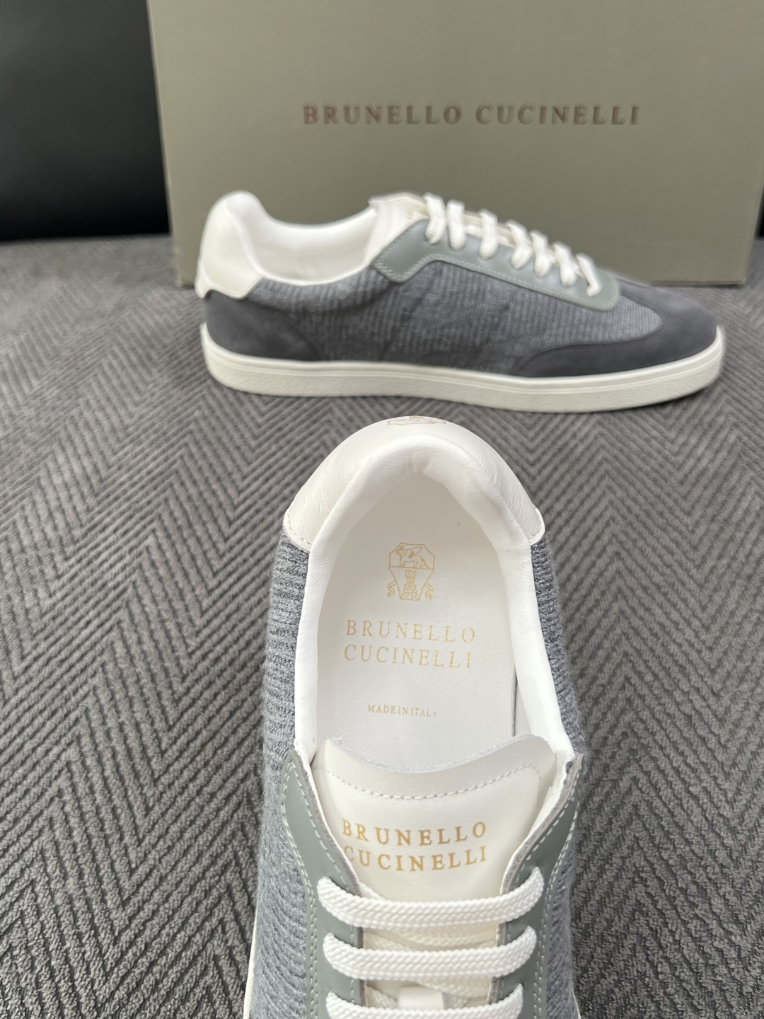 Brunello Cucinelli  高品质 顶级工艺品  BC  专柜同步原厂配置，意大利进口牛皮面料牛内里垫，高品