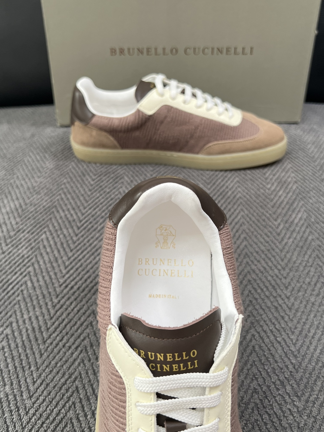 Brunello Cucinelli  高品质 顶级工艺品  BC  专柜同步原厂配置，意大利进口牛皮面料牛内里垫，高品
