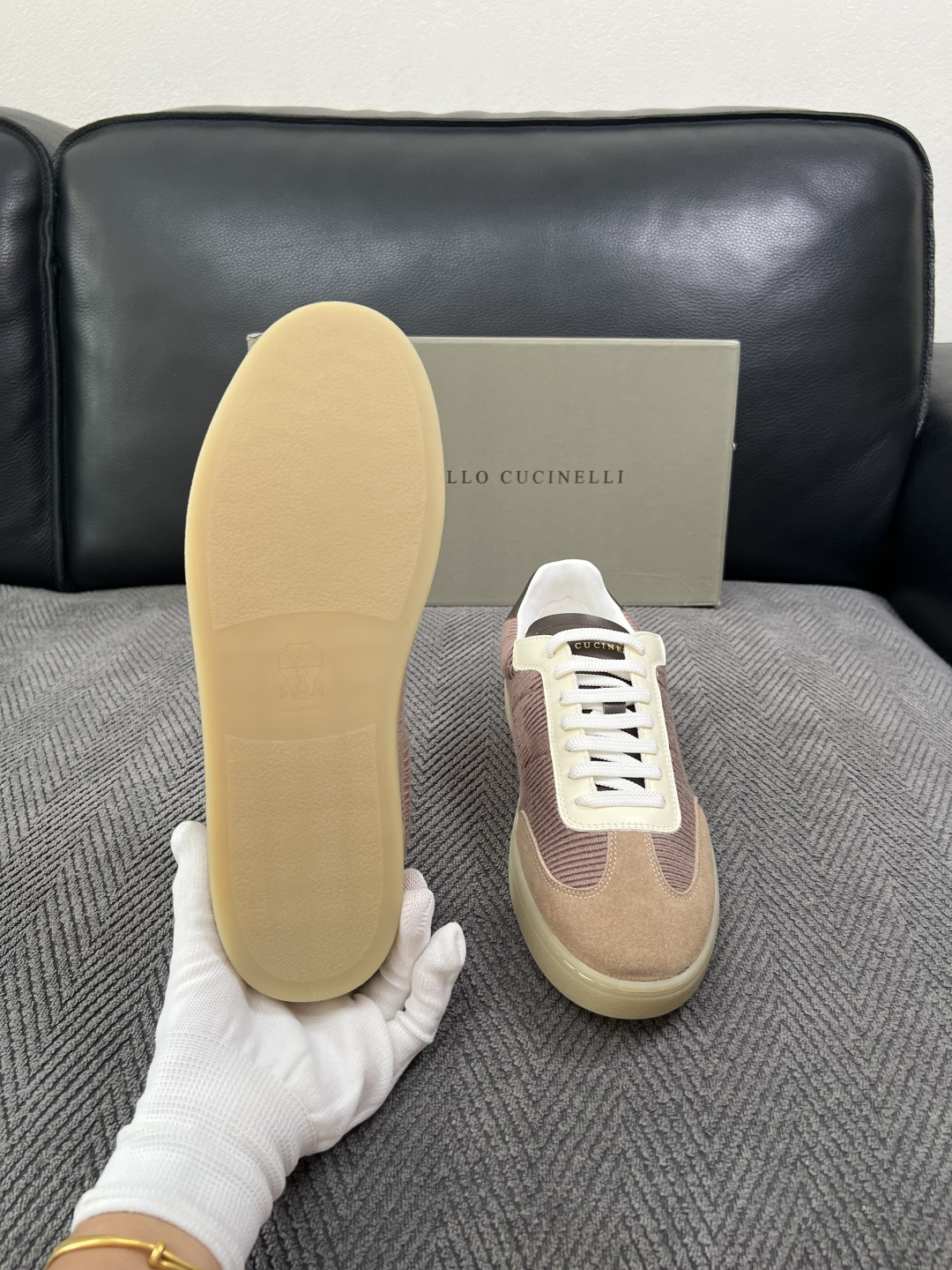 Brunello Cucinelli  高品质 顶级工艺品  BC  专柜同步原厂配置，意大利进口牛皮面料牛内里垫，高品