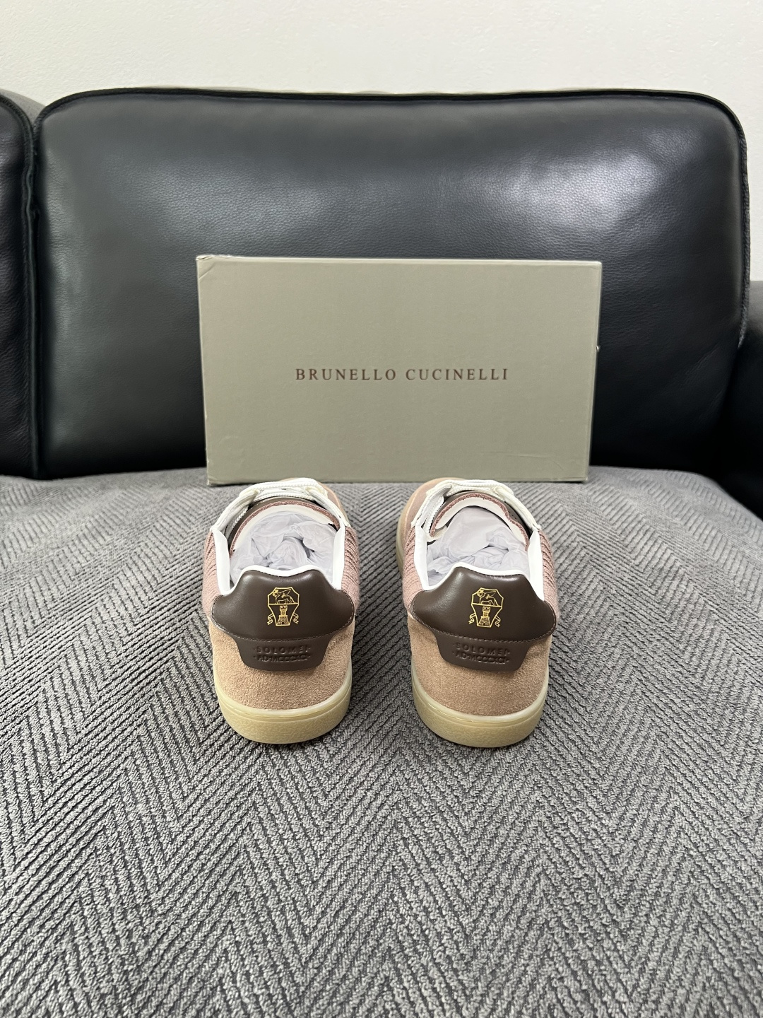 Brunello Cucinelli  高品质 顶级工艺品  BC  专柜同步原厂配置，意大利进口牛皮面料牛内里垫，高品
