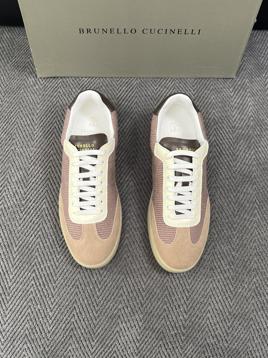 Brunello Cucinelli  高品质 顶级工艺品  BC  专柜同步原厂配置，意大利进口牛皮面料牛内里垫，高品