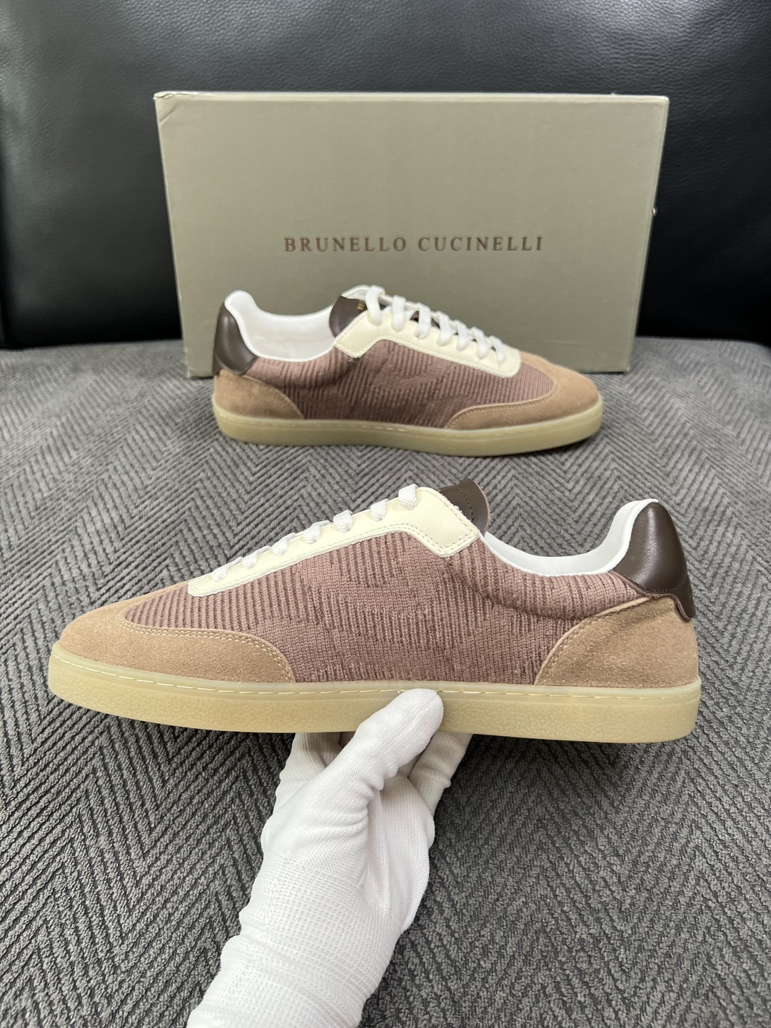 Brunello Cucinelli  高品质 顶级工艺品  BC  专柜同步原厂配置，意大利进口牛皮面料牛内里垫，高品