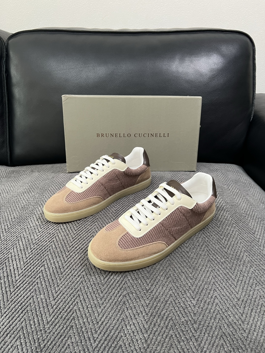 Brunello Cucinelli  高品质 顶级工艺品  BC  专柜同步原厂配置，意大利进口牛皮面料牛内里垫，高品