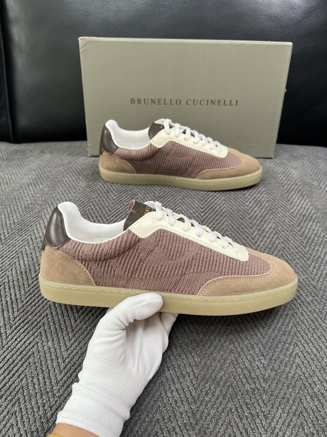 Brunello Cucinelli  高品质 顶级工艺品  BC  专柜同步原厂配置，意大利进口牛皮面料牛内里垫，高品