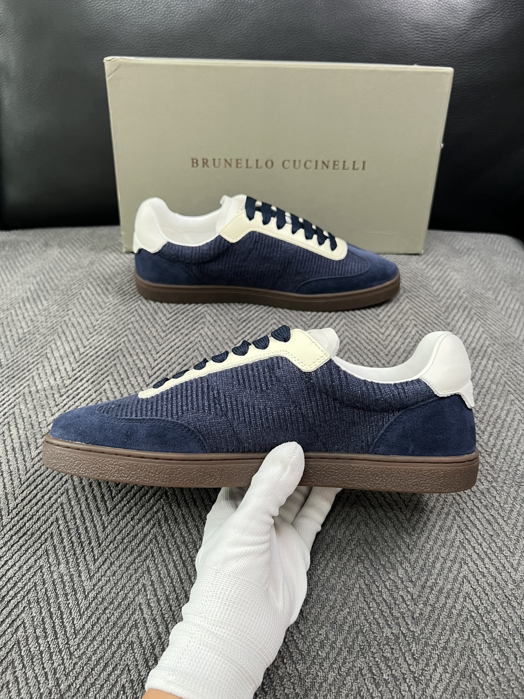 Brunello Cucinelli  高品质 顶级工艺品  BC  专柜同步原厂配置，意大利进口牛皮面料牛内里垫，高品