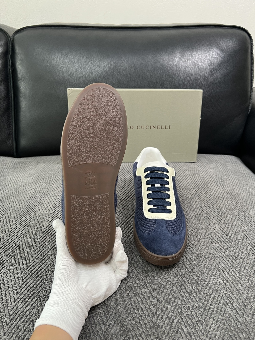Brunello Cucinelli  高品质 顶级工艺品  BC  专柜同步原厂配置，意大利进口牛皮面料牛内里垫，高品
