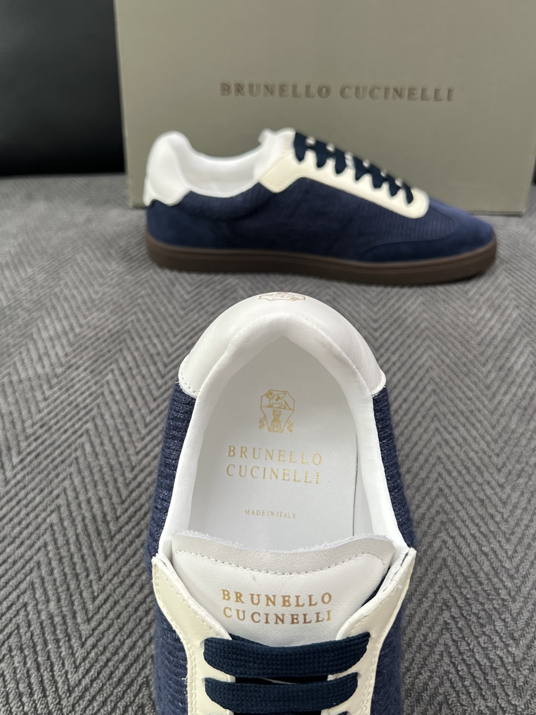 Brunello Cucinelli  高品质 顶级工艺品  BC  专柜同步原厂配置，意大利进口牛皮面料牛内里垫，高品