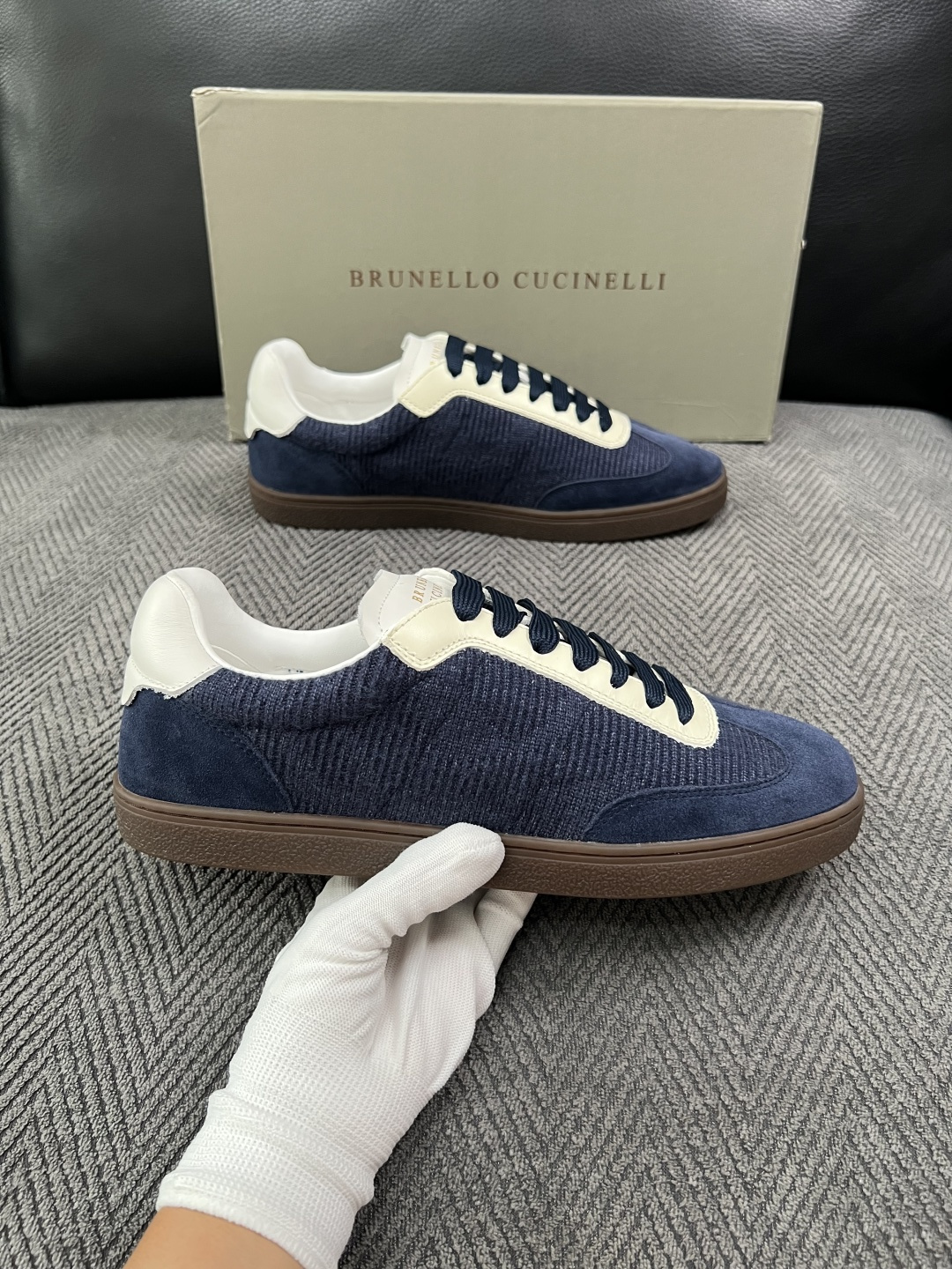 Brunello Cucinelli  高品质 顶级工艺品  BC  专柜同步原厂配置，意大利进口牛皮面料牛内里垫，高品