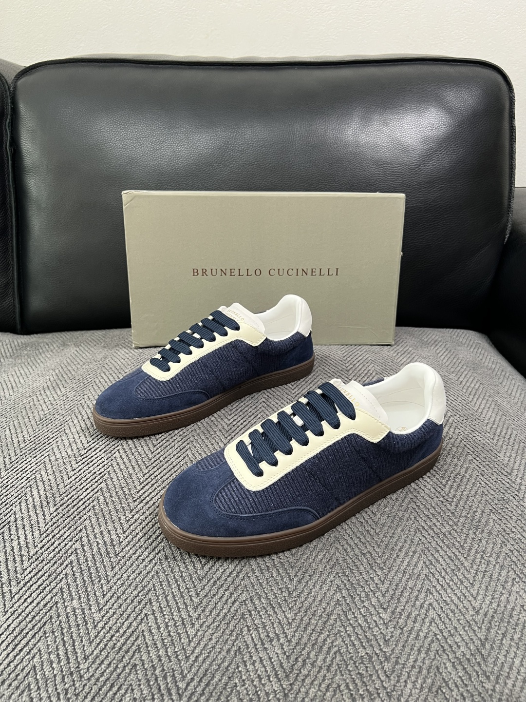 Brunello Cucinelli  高品质 顶级工艺品  BC  专柜同步原厂配置，意大利进口牛皮面料牛内里垫，高品